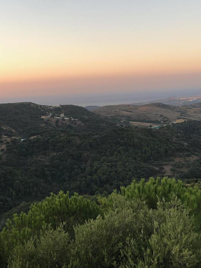 Stylish 3 Bed House 2 Bathrooms, With Patio, Roof Terrace And Communal Pool 5 Minutes Away From The Beautiful Spanish White Village Of Casares Pueblo And Only 20 Mins From The Sea מראה חיצוני תמונה