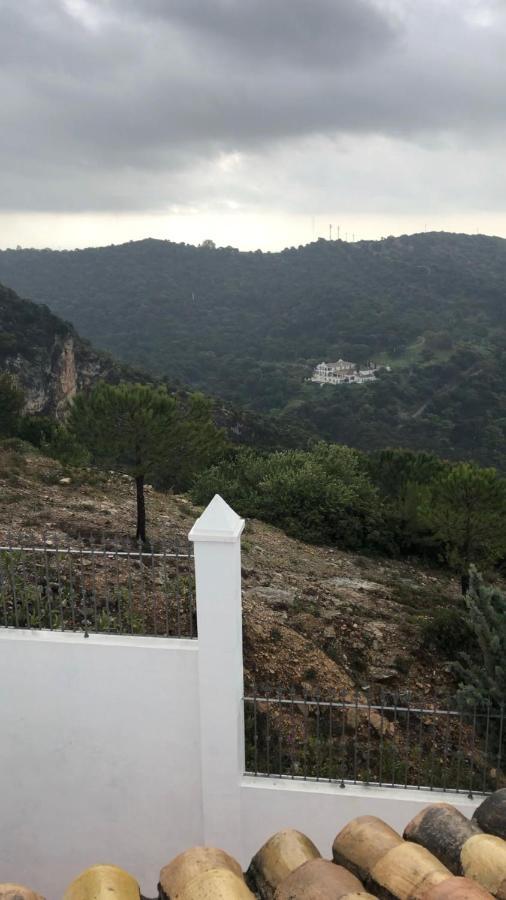 Stylish 3 Bed House 2 Bathrooms, With Patio, Roof Terrace And Communal Pool 5 Minutes Away From The Beautiful Spanish White Village Of Casares Pueblo And Only 20 Mins From The Sea מראה חיצוני תמונה