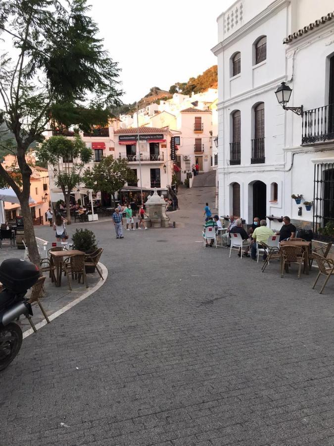 Stylish 3 Bed House 2 Bathrooms, With Patio, Roof Terrace And Communal Pool 5 Minutes Away From The Beautiful Spanish White Village Of Casares Pueblo And Only 20 Mins From The Sea מראה חיצוני תמונה
