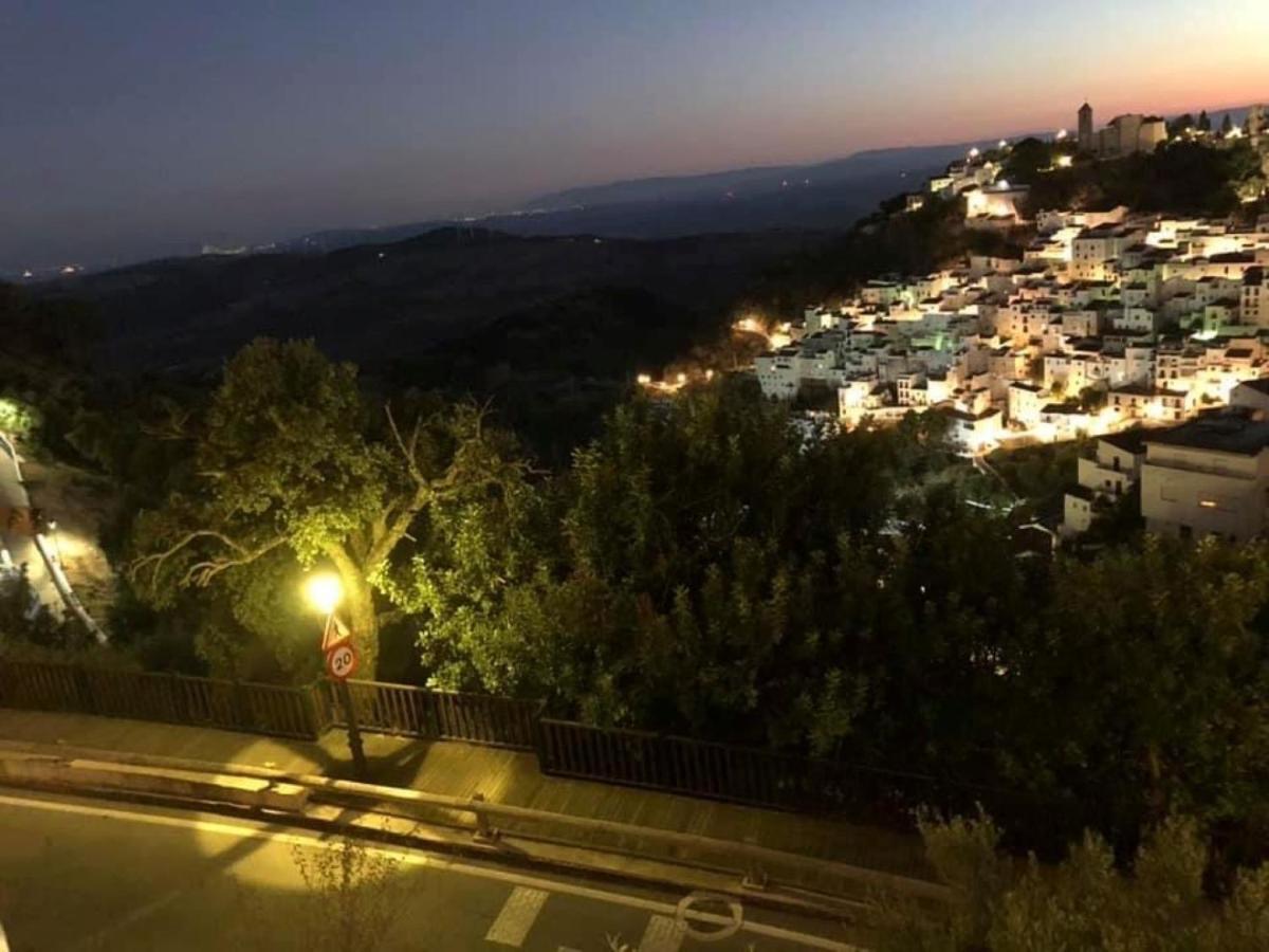 Stylish 3 Bed House 2 Bathrooms, With Patio, Roof Terrace And Communal Pool 5 Minutes Away From The Beautiful Spanish White Village Of Casares Pueblo And Only 20 Mins From The Sea מראה חיצוני תמונה