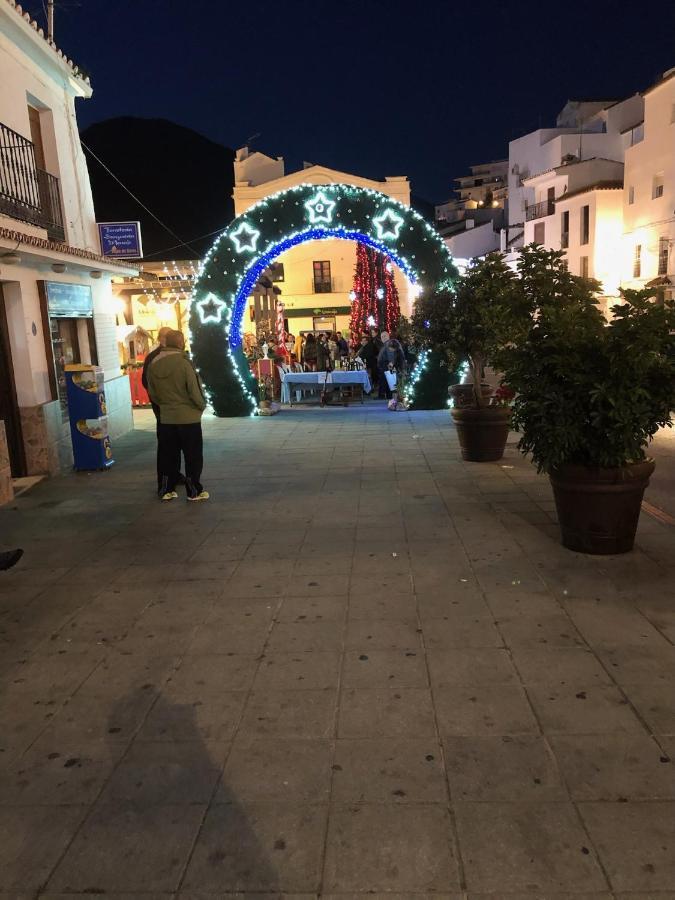 Stylish 3 Bed House 2 Bathrooms, With Patio, Roof Terrace And Communal Pool 5 Minutes Away From The Beautiful Spanish White Village Of Casares Pueblo And Only 20 Mins From The Sea מראה חיצוני תמונה
