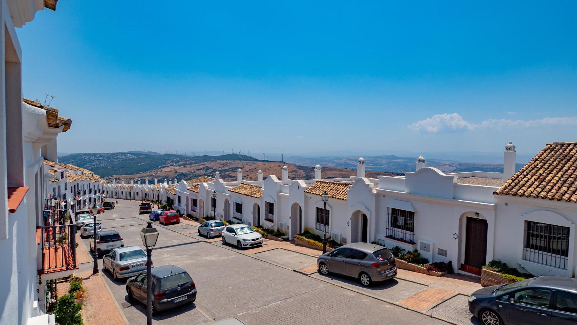Stylish 3 Bed House 2 Bathrooms, With Patio, Roof Terrace And Communal Pool 5 Minutes Away From The Beautiful Spanish White Village Of Casares Pueblo And Only 20 Mins From The Sea מראה חיצוני תמונה