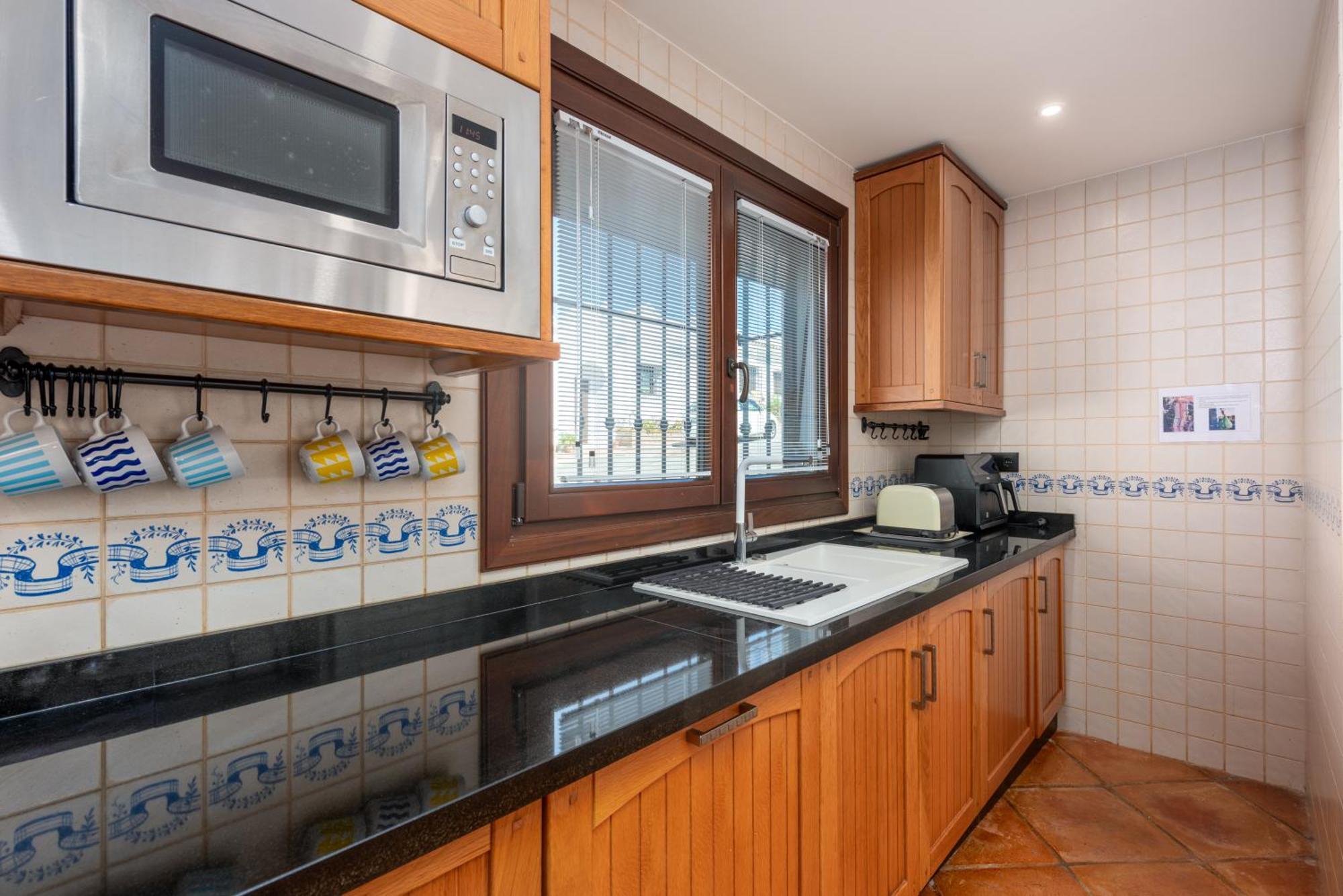 Stylish 3 Bed House 2 Bathrooms, With Patio, Roof Terrace And Communal Pool 5 Minutes Away From The Beautiful Spanish White Village Of Casares Pueblo And Only 20 Mins From The Sea מראה חיצוני תמונה
