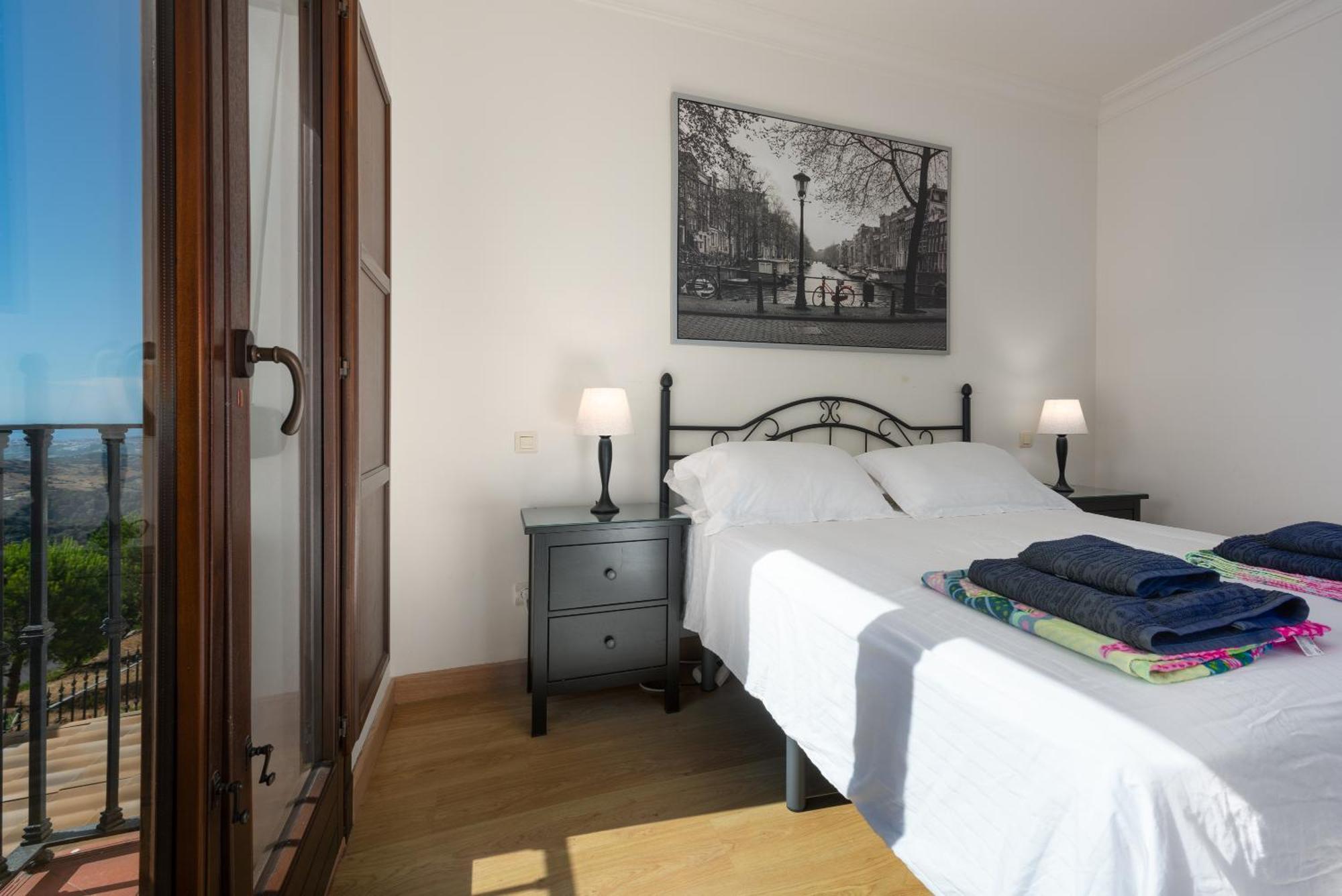 Stylish 3 Bed House 2 Bathrooms, With Patio, Roof Terrace And Communal Pool 5 Minutes Away From The Beautiful Spanish White Village Of Casares Pueblo And Only 20 Mins From The Sea מראה חיצוני תמונה