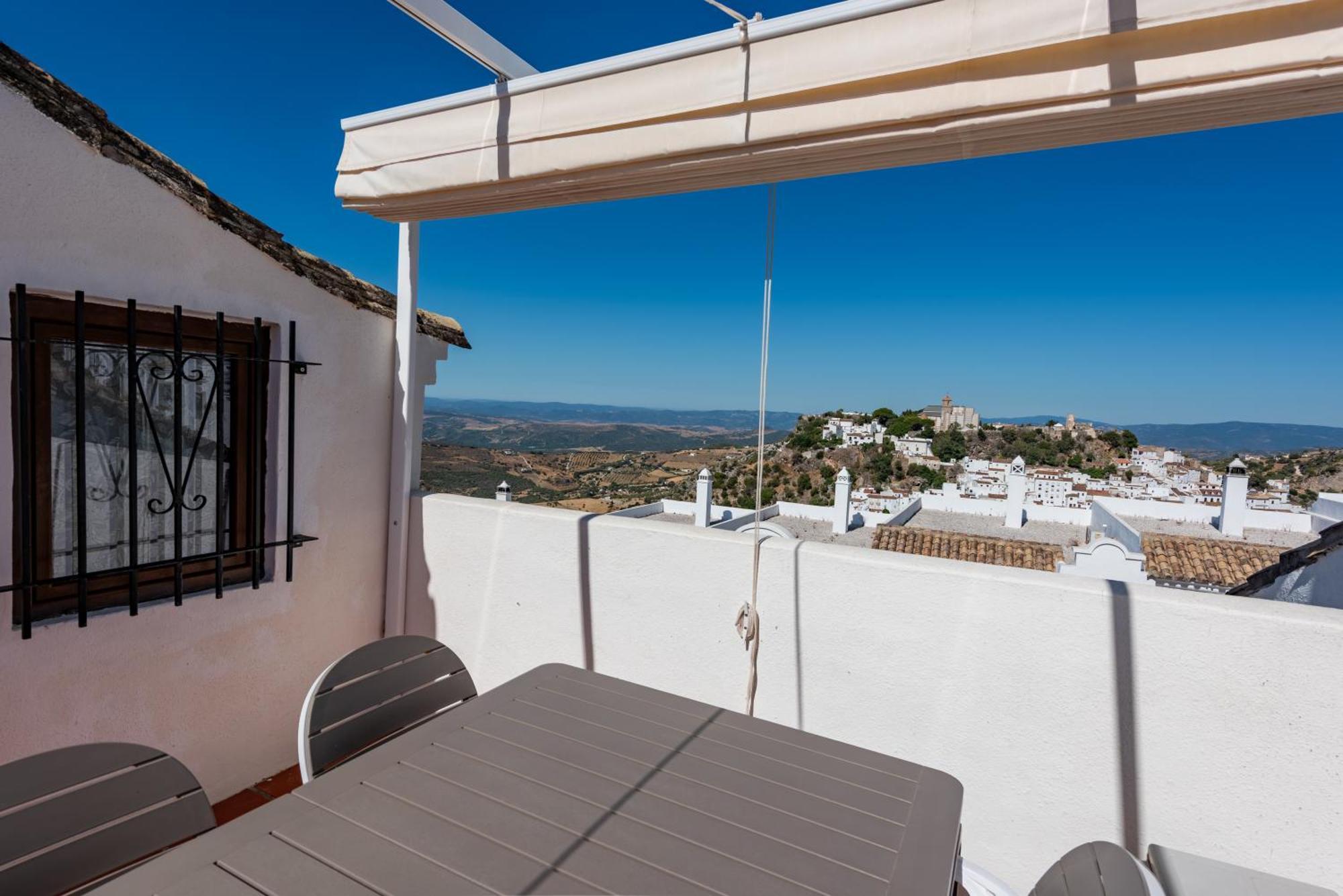 Stylish 3 Bed House 2 Bathrooms, With Patio, Roof Terrace And Communal Pool 5 Minutes Away From The Beautiful Spanish White Village Of Casares Pueblo And Only 20 Mins From The Sea מראה חיצוני תמונה