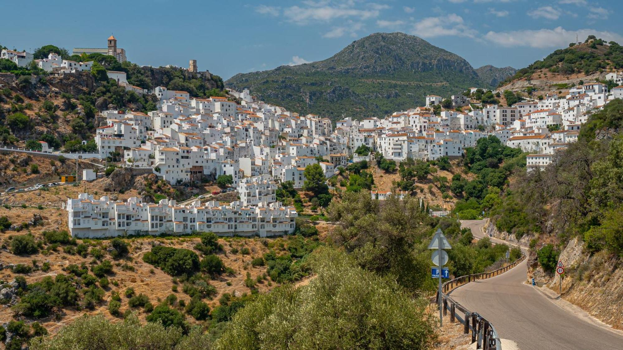 Stylish 3 Bed House 2 Bathrooms, With Patio, Roof Terrace And Communal Pool 5 Minutes Away From The Beautiful Spanish White Village Of Casares Pueblo And Only 20 Mins From The Sea מראה חיצוני תמונה