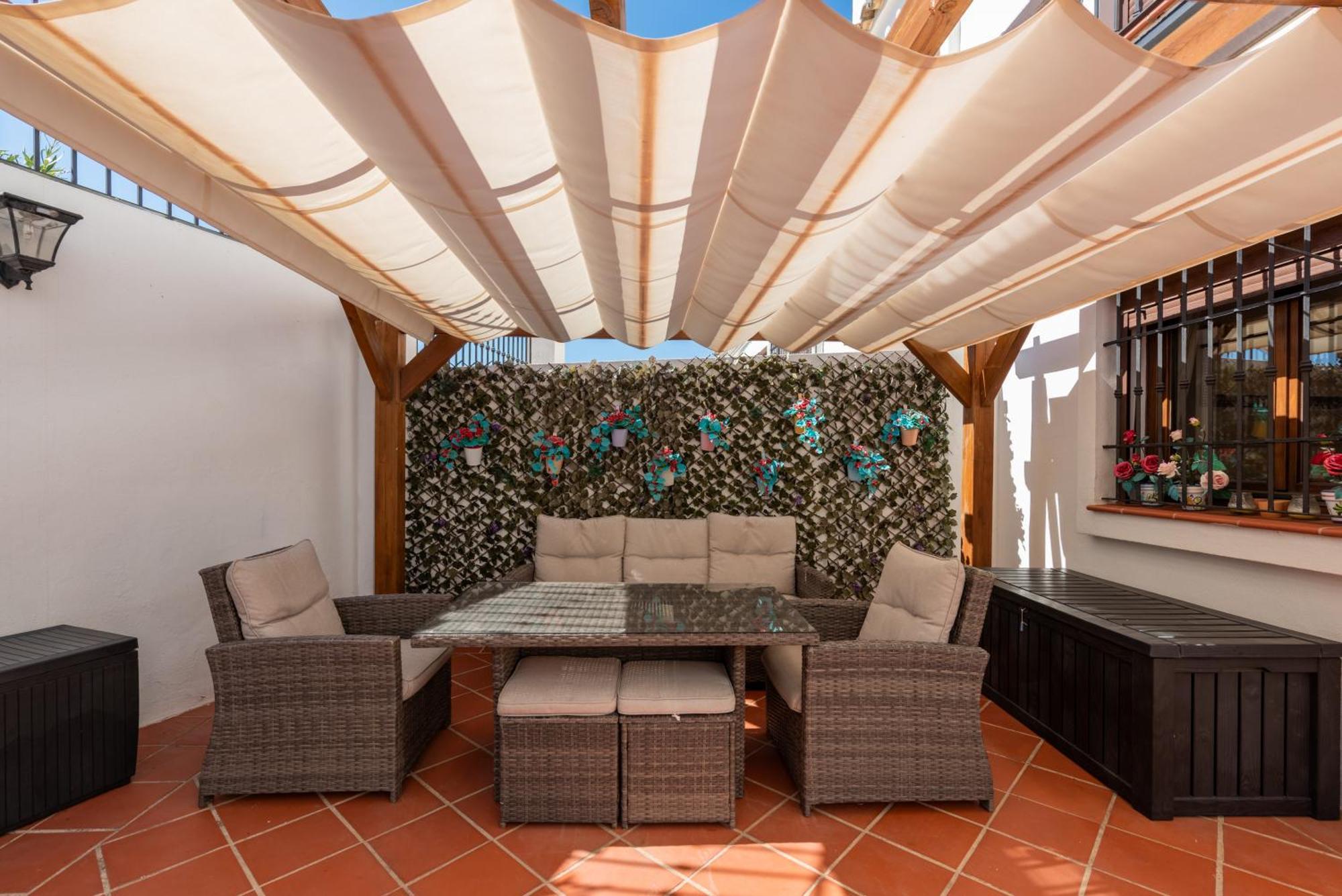 Stylish 3 Bed House 2 Bathrooms, With Patio, Roof Terrace And Communal Pool 5 Minutes Away From The Beautiful Spanish White Village Of Casares Pueblo And Only 20 Mins From The Sea מראה חיצוני תמונה