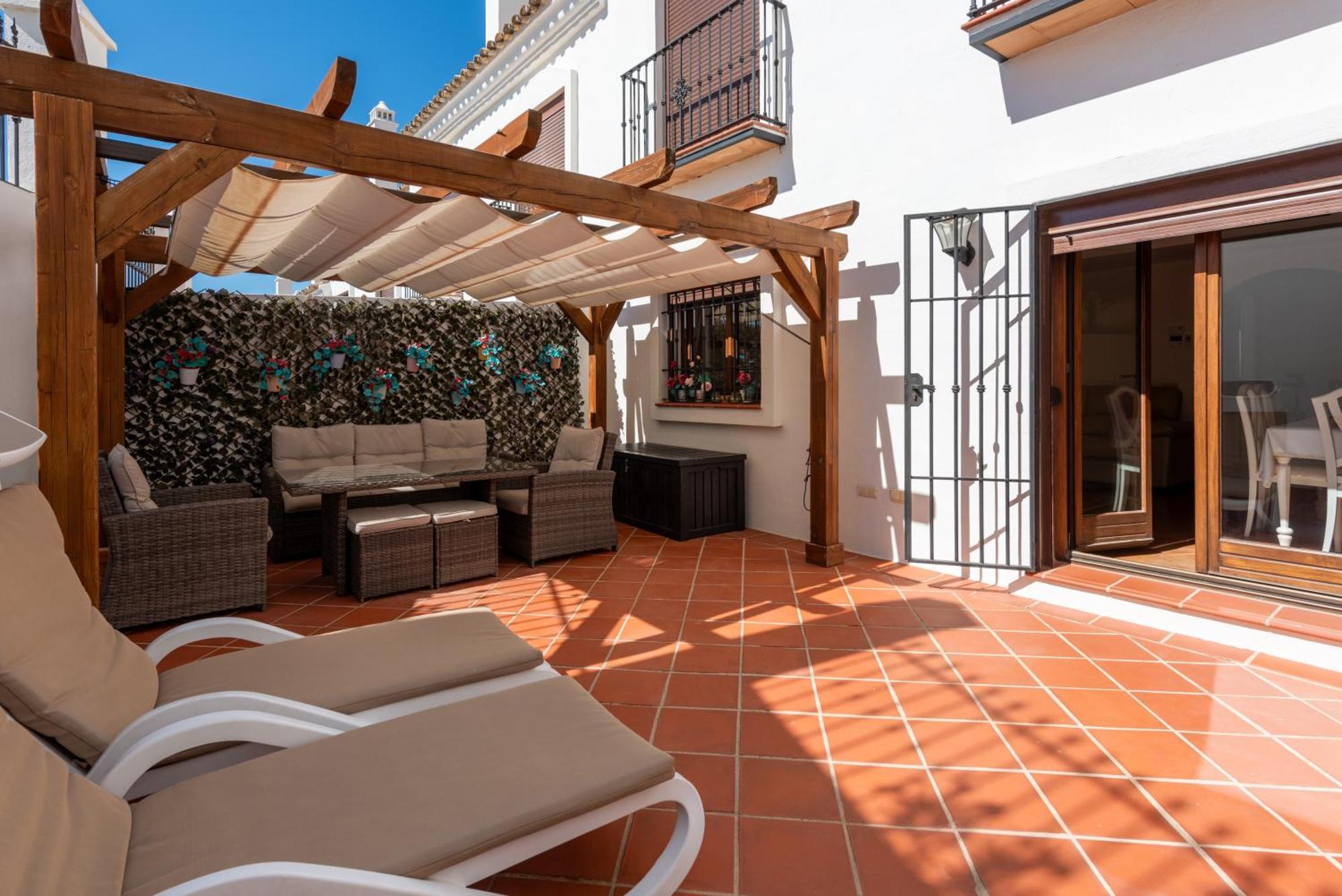 Stylish 3 Bed House 2 Bathrooms, With Patio, Roof Terrace And Communal Pool 5 Minutes Away From The Beautiful Spanish White Village Of Casares Pueblo And Only 20 Mins From The Sea מראה חיצוני תמונה