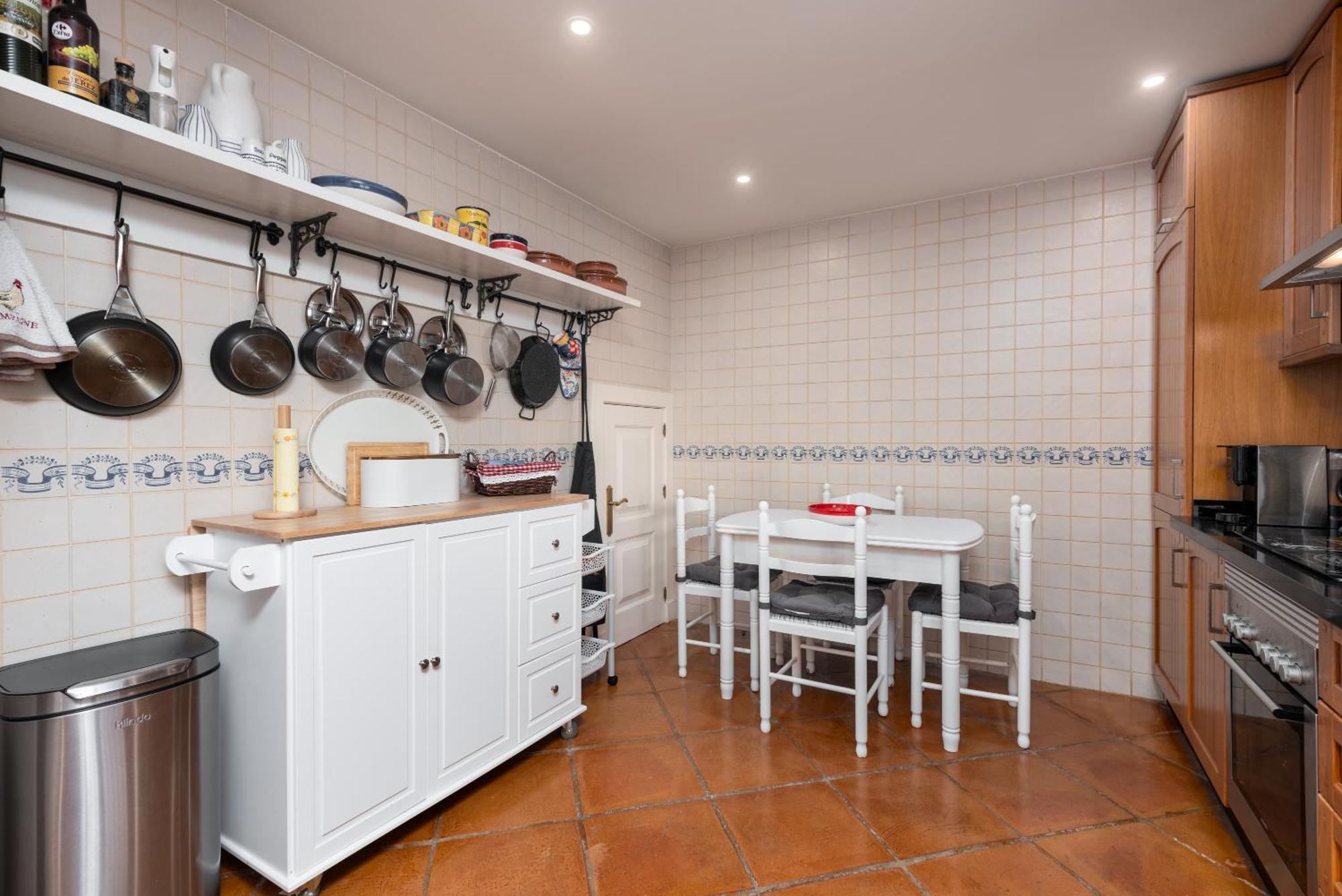 Stylish 3 Bed House 2 Bathrooms, With Patio, Roof Terrace And Communal Pool 5 Minutes Away From The Beautiful Spanish White Village Of Casares Pueblo And Only 20 Mins From The Sea מראה חיצוני תמונה